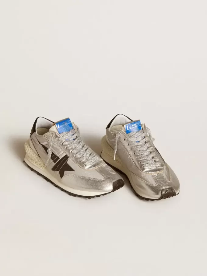 Marathon voor dames met zilverkleurig ripstop nylon bovenwerk en zwarte ster