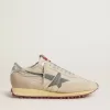 Marathon voor heren met beige nylon bovenwerk en grijze ster
