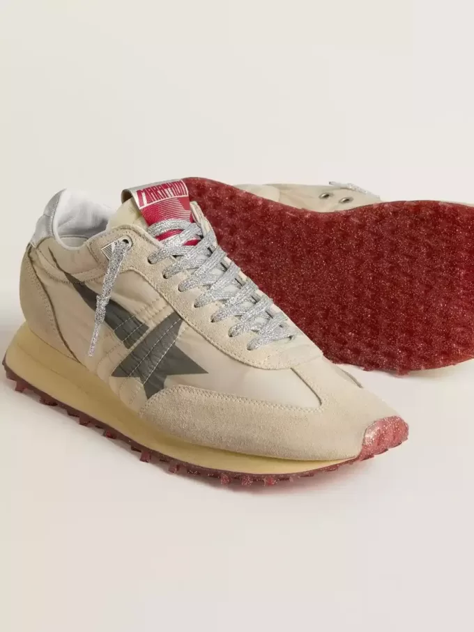 Marathon voor heren met beige nylon bovenwerk en grijze ster