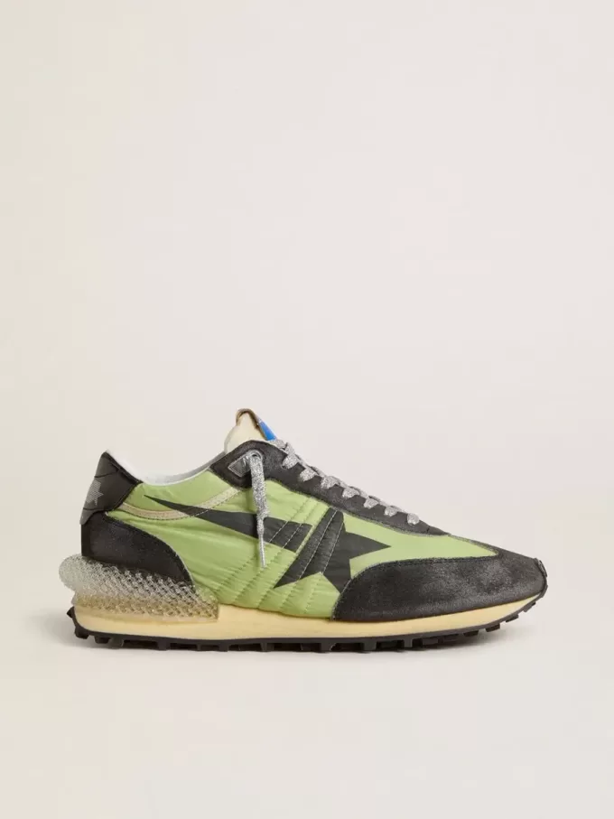 Marathon voor heren met groene nylon bovenkant en zwarte ster