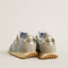 Marathon voor heren met lichtblauw nylon bovenwerk en pastelblauwe ster