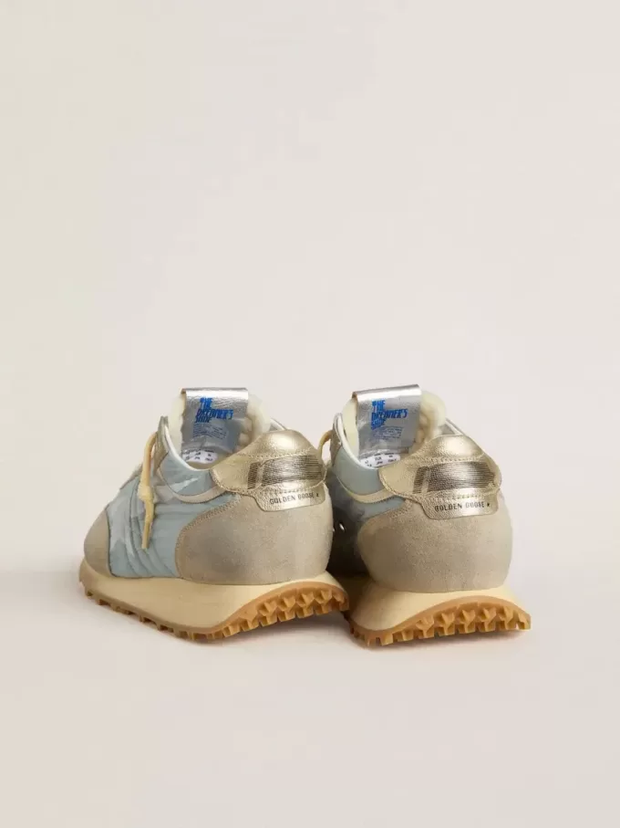 Marathon voor heren met lichtblauw nylon bovenwerk en pastelblauwe ster