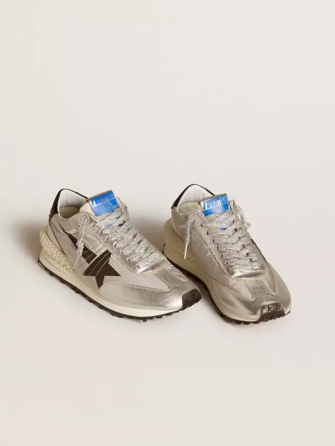 Marathon voor heren met zilverkleurig ripstop nylon bovenwerk en zwarte ster