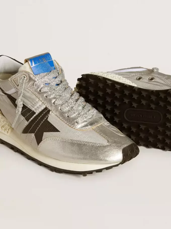 Marathon voor heren met zilverkleurig ripstop nylon bovenwerk en zwarte ster