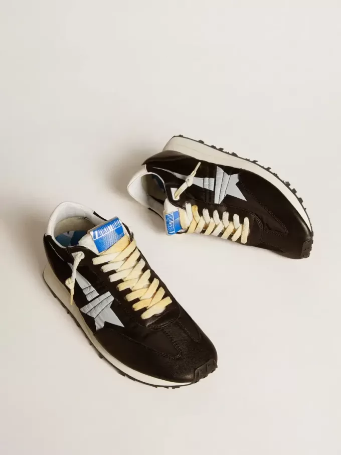 Marathon voor heren met zwart nylon bovenwerk en witte ster
