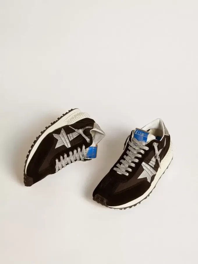 Marathon voor heren met zwart ripstop nylon bovenwerk en zilveren ster