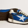 Marathon Young in blauw nylon met bedrukte ster en leren hielstuk