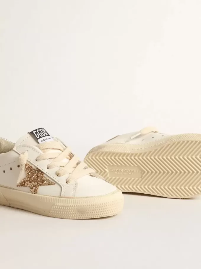 May Teen in wit leer met gouden glitterster en zilveren hielstuk