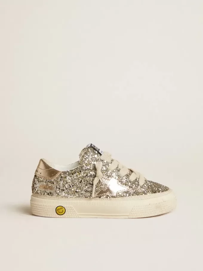 May Young in platina glitter met metallic leren ster en hielstuk May Young in platina glitter met metallic leren ster en hielstuk