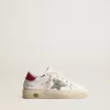 May Young van nappaleer met platina glitterster en magenta hiellipje