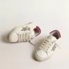 May Young van nappaleer met platina glitterster en magenta hiellipje