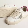 May Young van nappaleer met platina glitterster en magenta hiellipje
