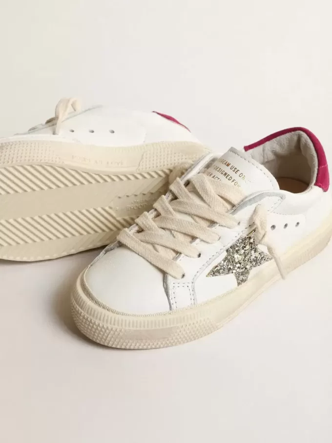 May Young van nappaleer met platina glitterster en magenta hiellipje