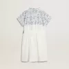 Meisjesshirtjurk van wit katoenen canvas met een blauwe nautische print en witte biezen.