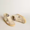 Mid Star LTD met parelmoeren suède ster en beige gehaakte hiellip