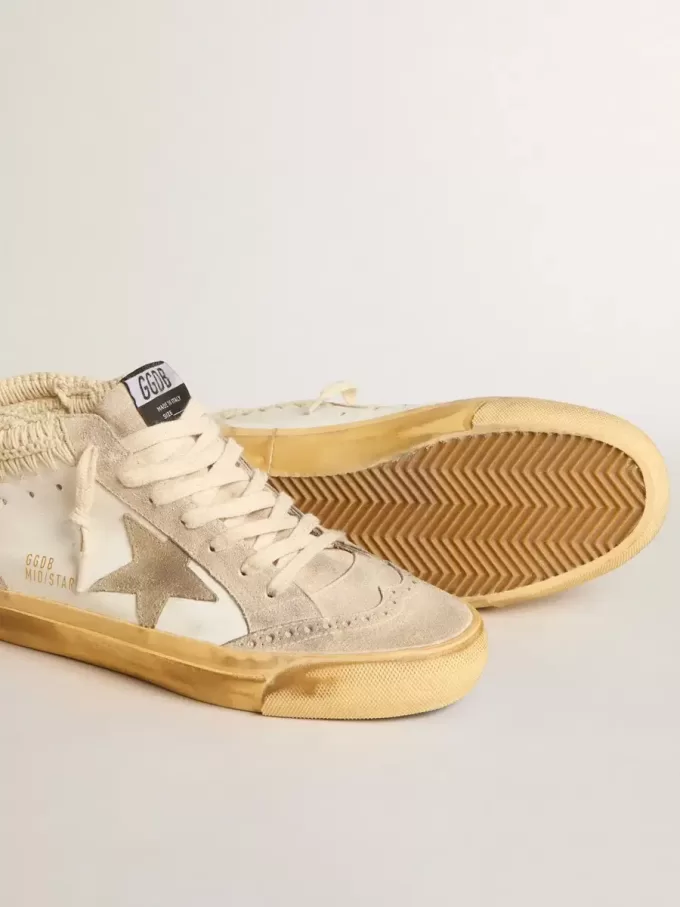 Mid Star LTD met parelmoeren suède ster en beige gehaakte hiellip