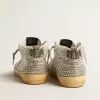 Mid Star voor dames in wit en duifgrijs suède met Swarovski-kristallen