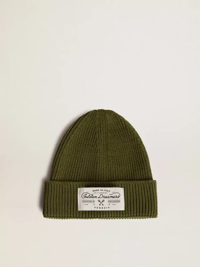 Militairgroene katoenen beanie met applicatielabel op de voorkant