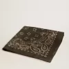 Mosgroene sjaal met paisleypatroon
