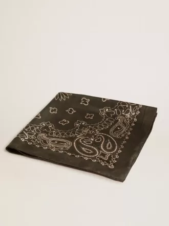 Mosgroene sjaal met paisleypatroon