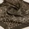 Mosgroene sjaal met paisleypatroon