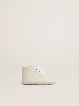 New Born sneakers van wit leer met geperforeerde ster