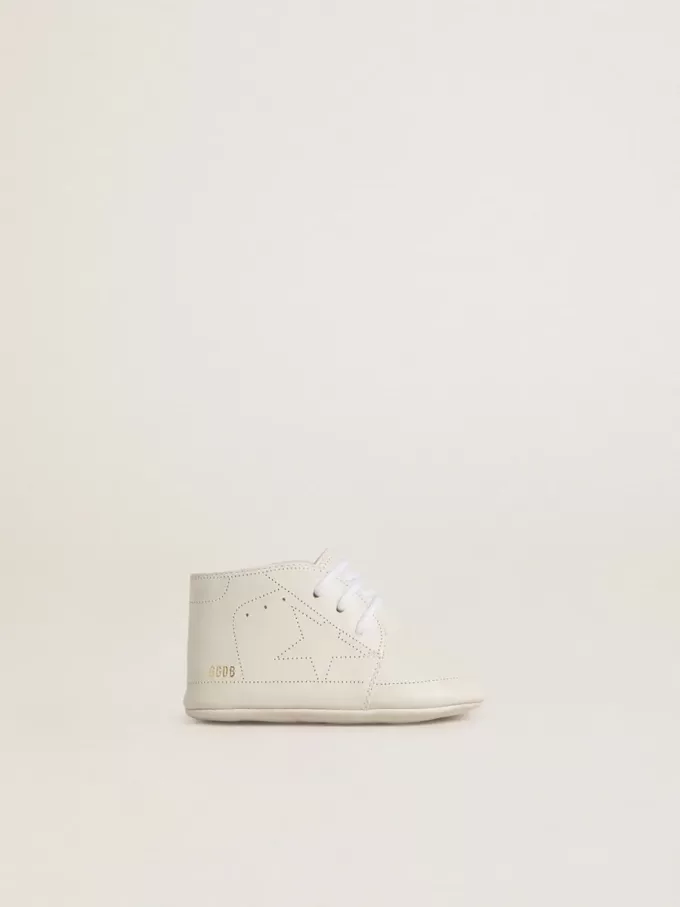 New Born sneakers van wit leer met geperforeerde ster