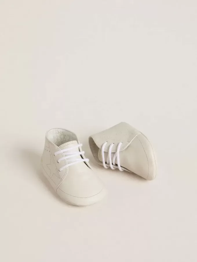 New Born sneakers van wit leer met geperforeerde ster