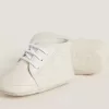 New Born sneakers van wit leer met geperforeerde ster