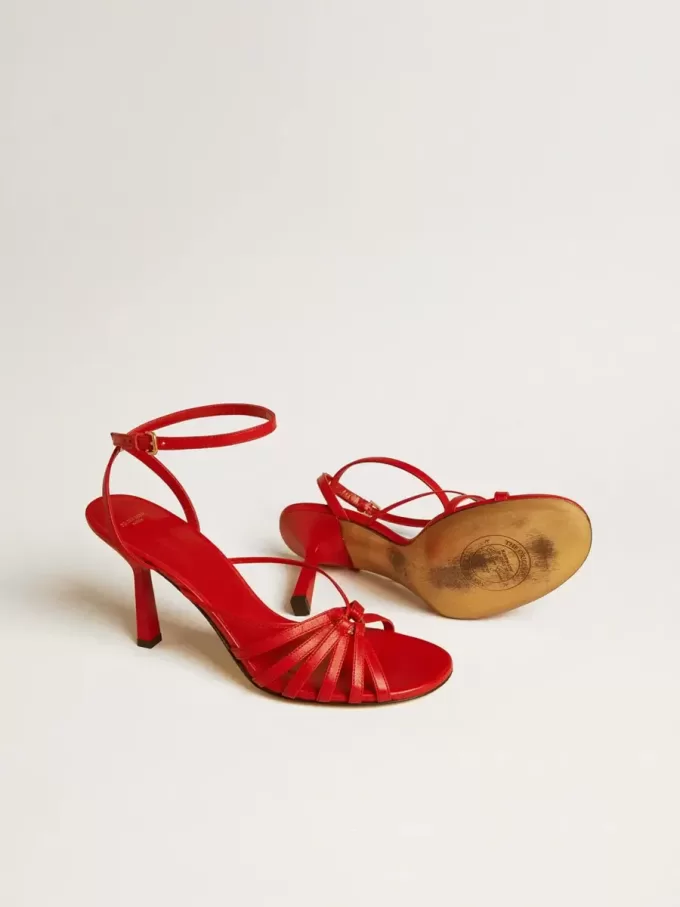 Nico hoge hakken sandalen in rood nappaleer met gouden ketting