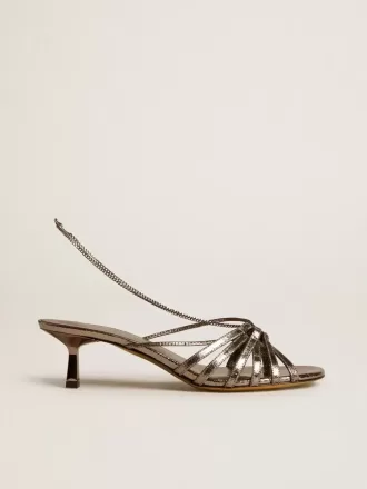 Nico sandalen met kittenhak in metallic grijs leer