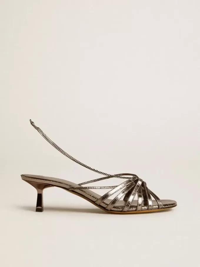 Nico sandalen met kittenhak in metallic grijs leer