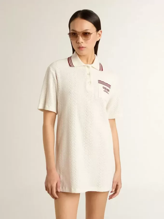 Oasis polojurk voor dames in wit geperforeerd jersey met bordeauxrode strepen