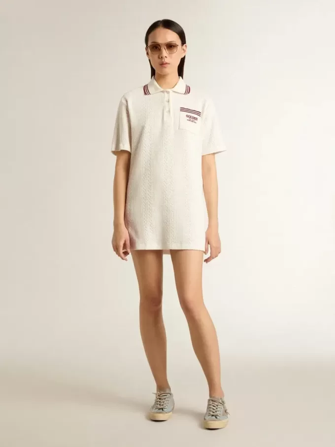 Oasis polojurk voor dames in wit geperforeerd jersey met bordeauxrode strepen