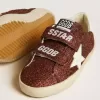Old School Junior in bordeauxrood glitter met leren ster en hielstuk