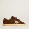 Old School voor dames in bruin suède met beige suède ster met studs en parels