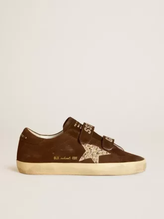 Old School voor dames in bruin suède met beige suède ster met studs en parels