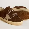 Old School voor dames in bruin suède met beige suède ster met studs en parels