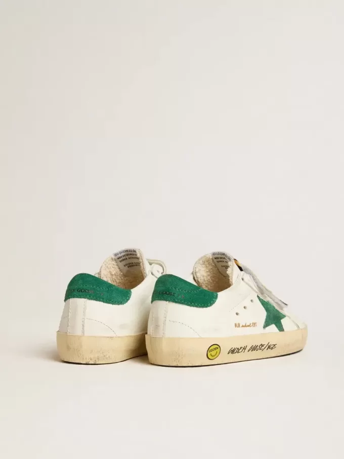 Old School Young met groene suède ster en hielstuk
