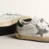 Old School Young met metallic leren ster en groene hiellip