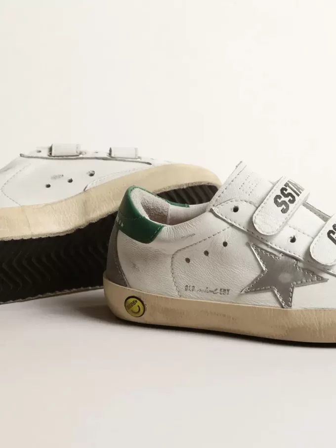 Old School Young met metallic leren ster en groene hiellip