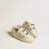 Old School Young met suède ster en metallic leren hielstuk