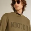Olijfgroen herensweatshirt met gouden letters