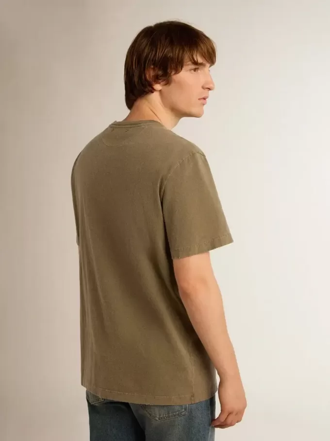 Olijfgroen T-shirt voor heren met gouden letters