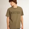 Olijfgroen T-shirt voor heren met gouden letters