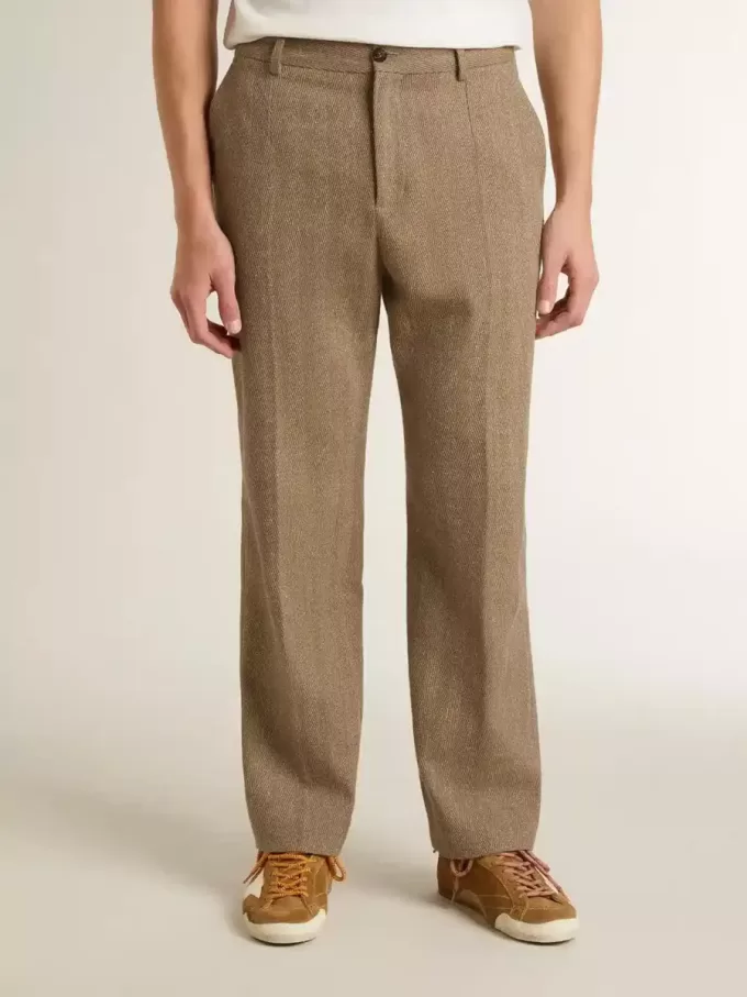 Op maat gemaakte broek in zandkleurig linnen met chevronpatroon