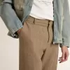 Op maat gemaakte broek in zandkleurig linnen met chevronpatroon