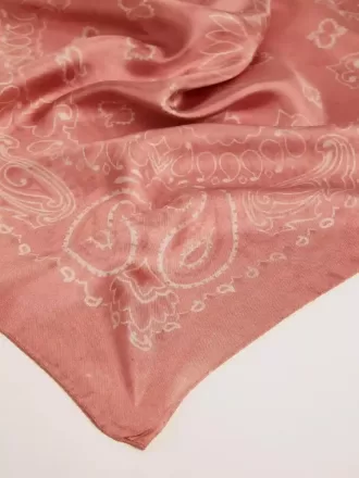 Ouderwetse roze sjaal met paisleyprint