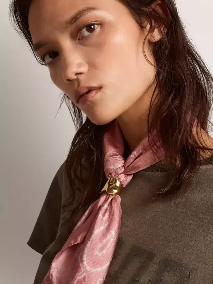 Ouderwetse roze sjaal met paisleyprint