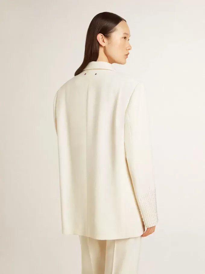 Oversized jasje met enkele knoopsluiting in wit met zijde-effect en borduursels.
